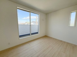 太陽の恵みを感じる、温もりと明るさにあふれたお部屋。
