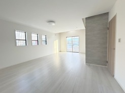 ご家族みんながゆったりくつろげる広々リビング。
