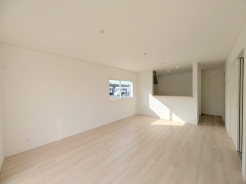 1号棟 快適性とゆとりをデザインしたリビングは、広々した１６帖。
