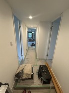 撮影日現在　工事中です。仕上がりの加減はかなり分かるところまで進みました。
内覧自体は可能です、事前にご連絡ください。