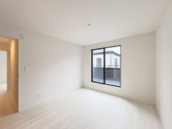 たっぷりの陽光と、心地よい風が舞い込みます。
