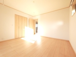 ２階部分のお部屋の日当たりは、ご覧の通り明るいです。
