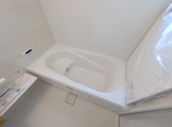 広々１坪タイプのゆったり浴室ユニット。防カビ・抗菌素材なのもうれしい。
