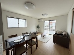 日当たりのいいリビングはプライベート性も高く、落ち着いて暮らせます。
