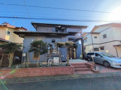 車の通りも少ない閑静な住宅地。子育てにも、第二の人生にも。
