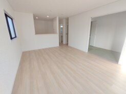 ご家族みんながゆったりくつろげる広々リビング。
