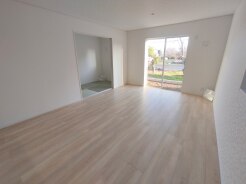 9号棟 ご家族みんながゆったりくつろげる広々リビング。
