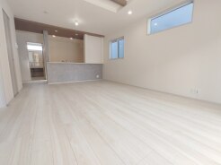 1号棟 ご家族みんながゆったりくつろげる広々リビング。
