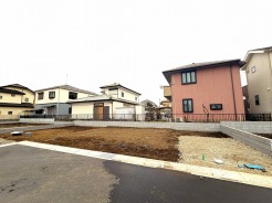 建築中ですが、同じグレードの完成済み建物を参考にご覧になることもできます。現地より最寄りの物件をご案内しますので、お気軽にご要望をお聞かせください。
