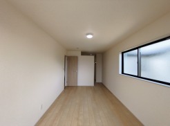 たっぷりの陽光に包まれる明るい住まいが、ここにあります。
