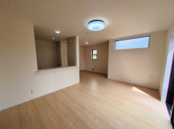 4号棟 開放的なこの空間がお客様をお出迎えします。ＬＤＫは16帖。
