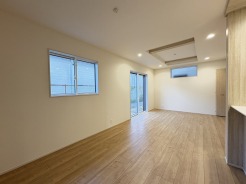 天井高を高くするための一工夫、折り上げ天井。開放感に包まれます。