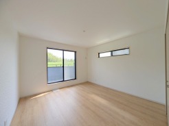 たっぷりの陽光と、心地よい風が舞い込みます。
