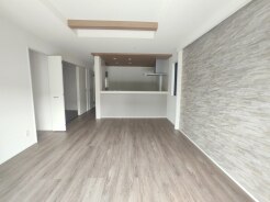 5号棟 天井高を高くするための一工夫、折り上げ天井。開放感に包まれます。
