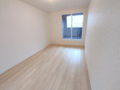 たっぷりの陽光と、心地よい風が舞い込みます。
