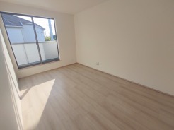 たっぷりの陽光と、心地よい風が舞い込みます。
