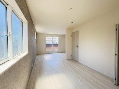 将来は間仕切りで。洋間二部屋分に対応可能な洋室。
