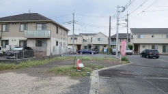 駐車が苦手な方にも嬉しい、前面6m道路に面した住まい。