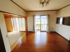 ご家族みんながゆったりくつろげる広々リビング。
