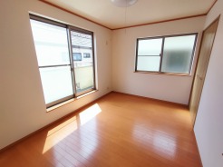 太陽の恵みを感じる、温もりと明るさにあふれたお部屋。
