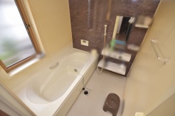 半身浴もゆっくり楽しめるベンチバス仕様。
