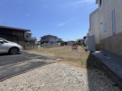隣家とのゆとりにもこだわりを。広々敷地にご注目ください。
