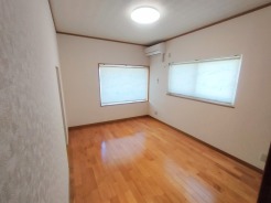 子供部屋には丁度良い洋室。サイズは５.３帖。
