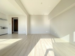 たっぷりの陽光に包まれる明るい住まいが、ここにあります。
