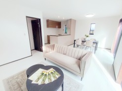 快適性とゆとりをデザインしたリビングは、広々した18帖。
