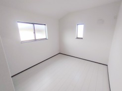 たっぷりの陽光と、心地よい風が舞い込みます。
