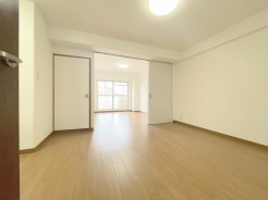 たっぷりの陽光と、心地よい風が舞い込みます。