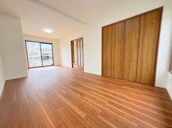 解放感あふれるリビングは、自然に光と風に恵まれます。

