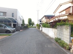 閑静な住宅地で、小さなお子様がいるご家族にも安心。

