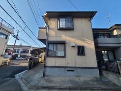 穏やかな日差しが、住まいに心地よい陰影を生み出しています