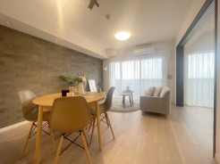 南向きのＬＤＫ、 日当り良好。家族団欒ですね
