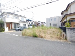 風通し・日当たりに優れる角地。開放感をお楽しみください。
