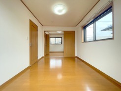 たっぷりの陽光に包まれる明るい住まいが、ここにあります。
