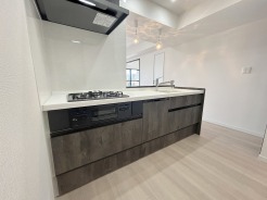 快適な新生活を迎えられそうな、新品のキッチンです。
