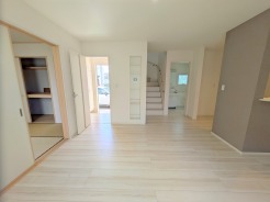 家族が自然に集りそうな広さが魅力のＬＤＫ。
