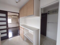 キッチン収納でキッチン回りはいつもきれい。ワンランク上の快適さを。
