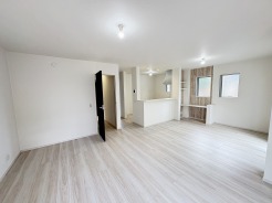 大画面ＴＶの配置も可能なワイドリビングは約２０帖。
