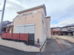 閑静な住宅地で、小さなお子様がいるご家族にも安心。
