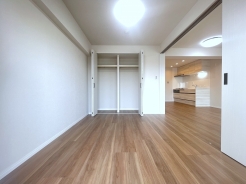 太陽の恵みを感じる、温もりと明るさにあふれたお部屋。
