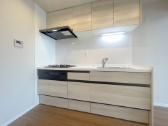 快適な新生活を迎えられそうな、新品のキッチンです。
