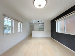 アクセントクロスが際立つＬＤＫ空間。
