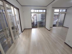 解放感あふれるリビングは、自然に光と風に恵まれます。
