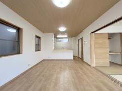 ご家族みんながゆったりくつろげる広々リビング。
