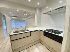 快適な新生活を迎えられそうな、新品のキッチンです。
