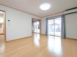 家族が自然に集りそうな広さが魅力のＬＤＫ。
