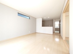 ご家族みんながゆったりくつろげる広々リビング。
